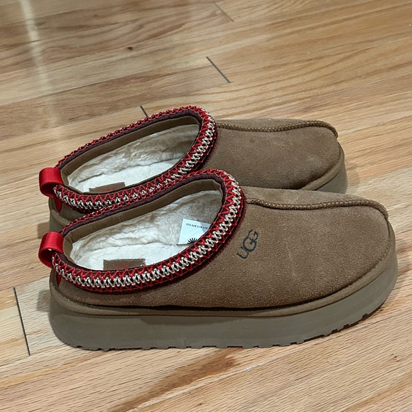 UGG Tazz II Chestnut Platform Slip-Ons with Red Accent - Picture 5 of 7
